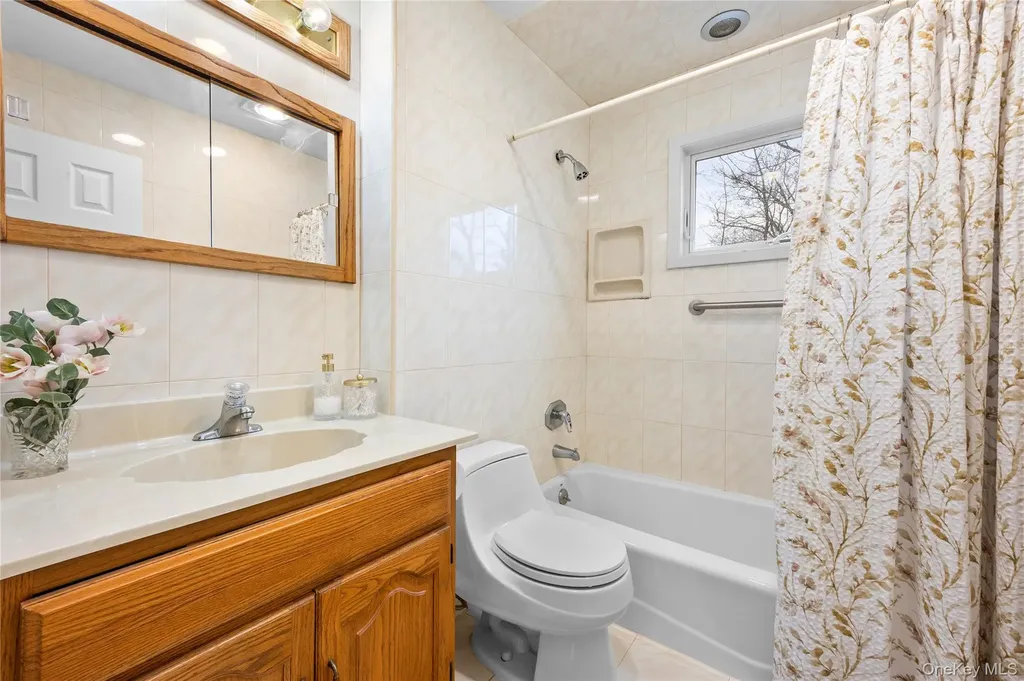 88 Evans Avenue Albertson NY 11507