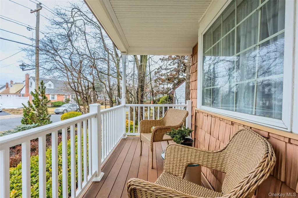 88 Evans Avenue Albertson NY 11507