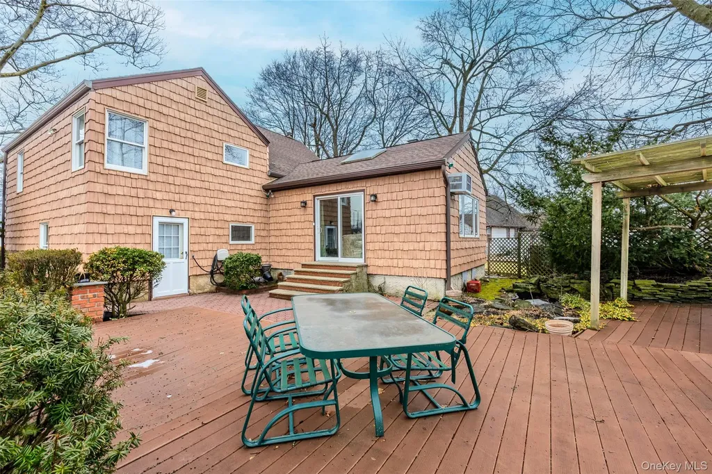 88 Evans Avenue Albertson NY 11507
