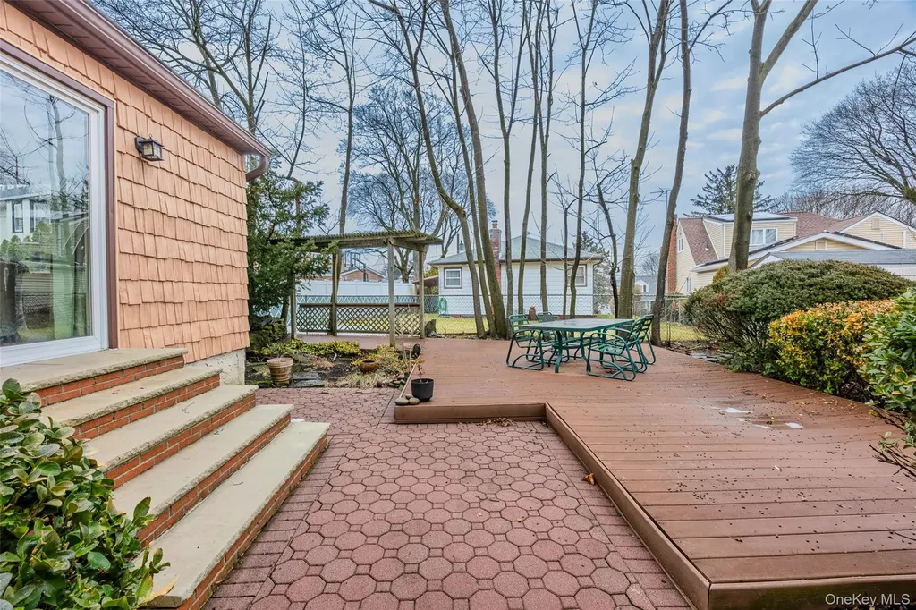 88 Evans Avenue Albertson NY 11507