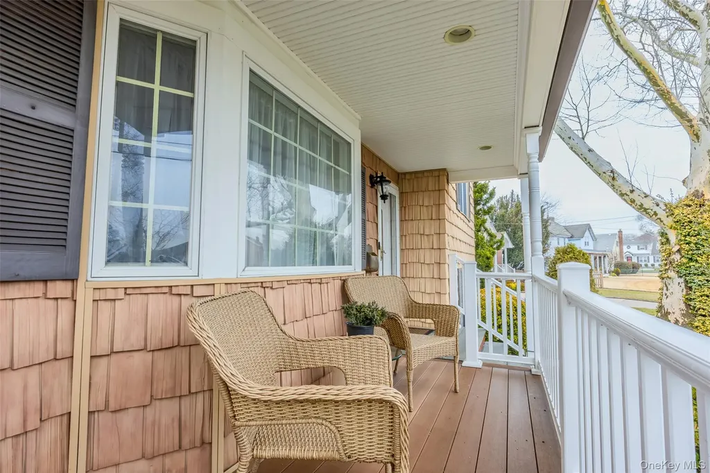 88 Evans Avenue Albertson NY 11507