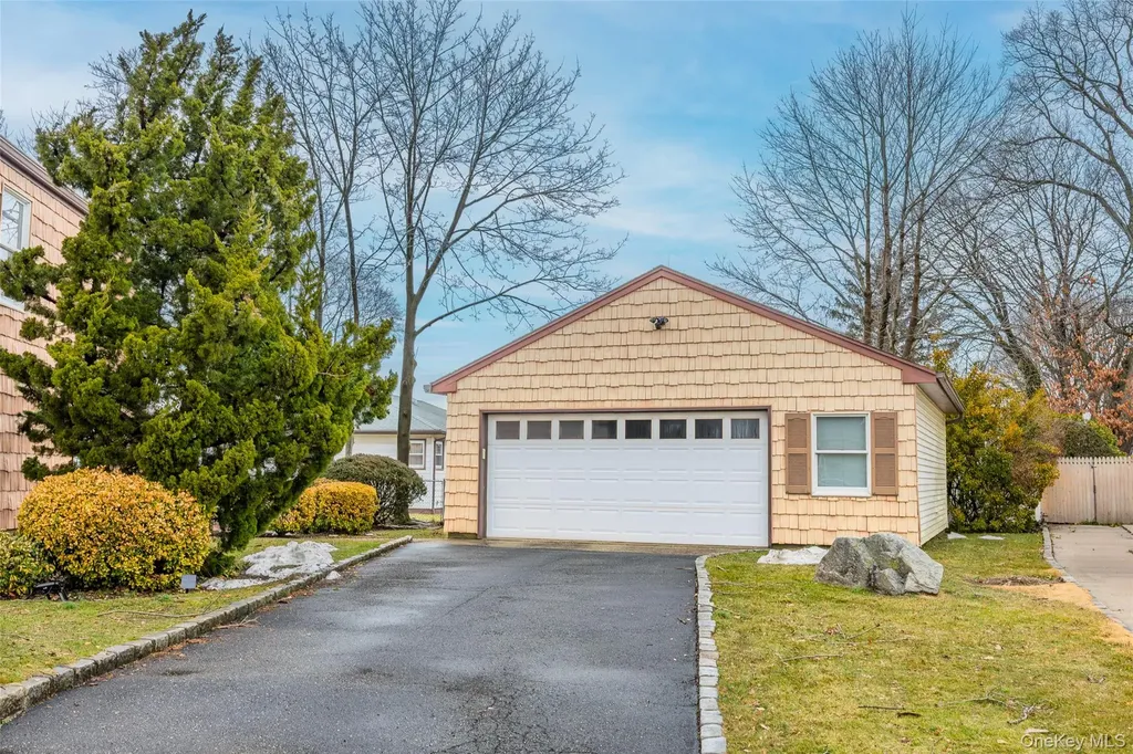 88 Evans Avenue Albertson NY 11507