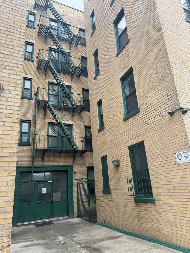 530 E 159th Street Bronx NY 10451