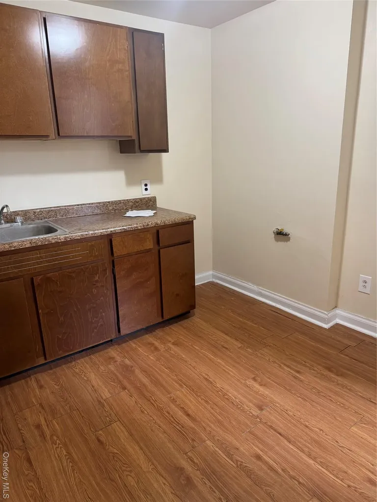 530 E 159th Street Bronx NY 10451