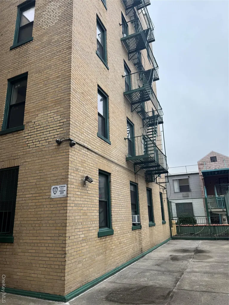 530 E 159th Street Bronx NY 10451
