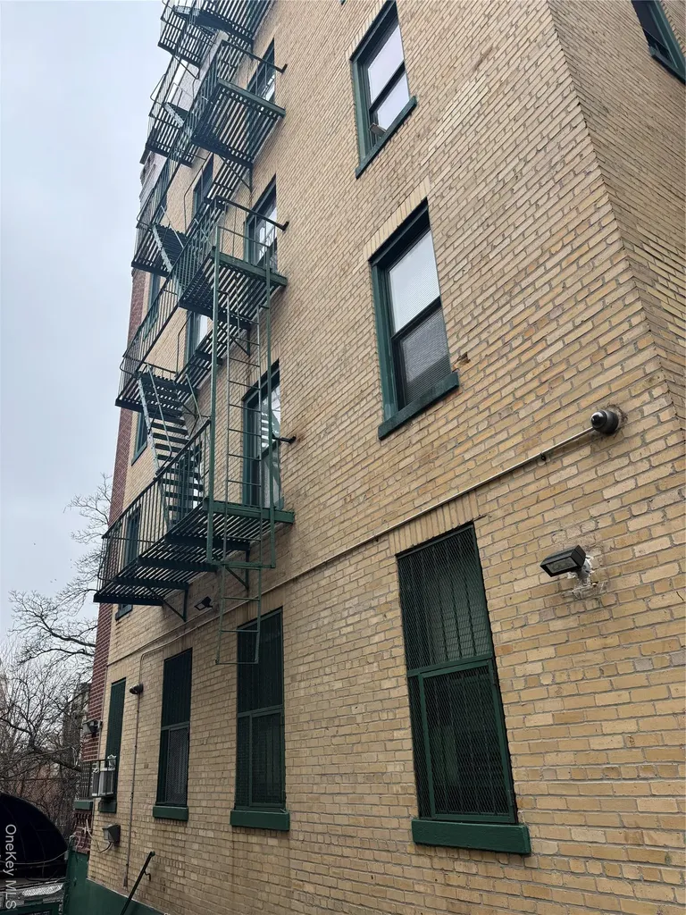 530 E 159th Street Bronx NY 10451