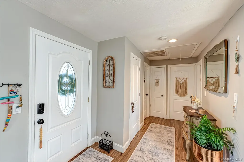 178 Spur Drive S Bay Shore NY 11706