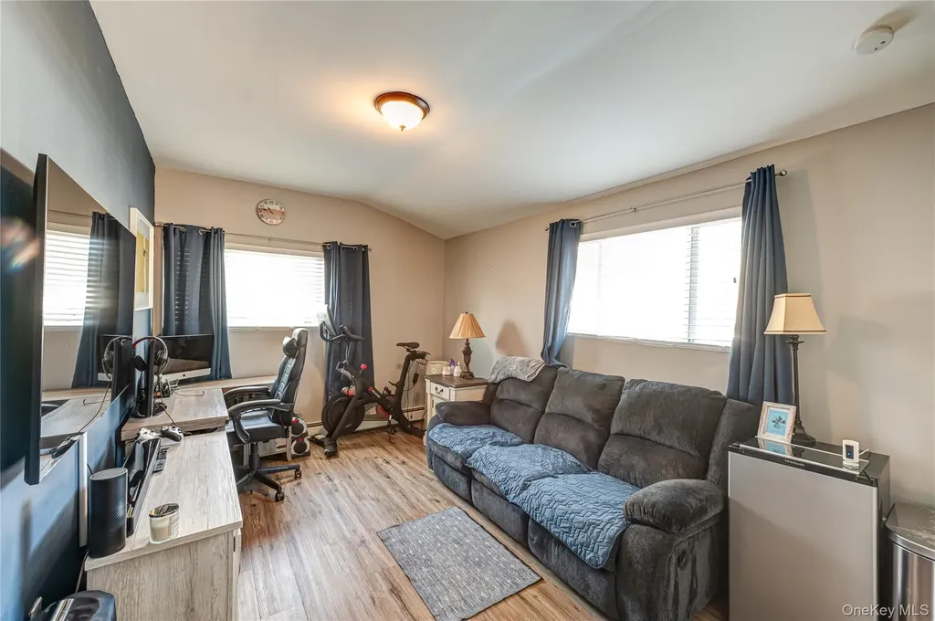 178 Spur Drive S Bay Shore NY 11706