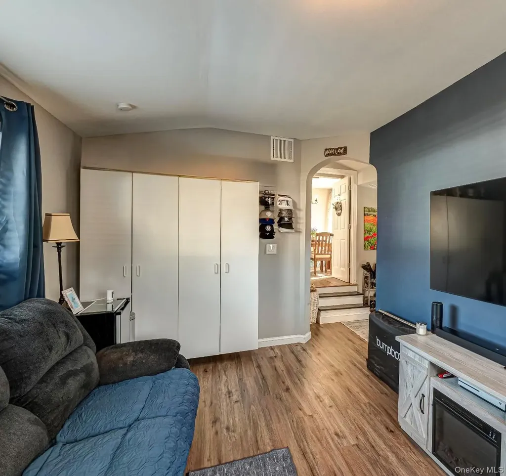 178 Spur Drive S Bay Shore NY 11706
