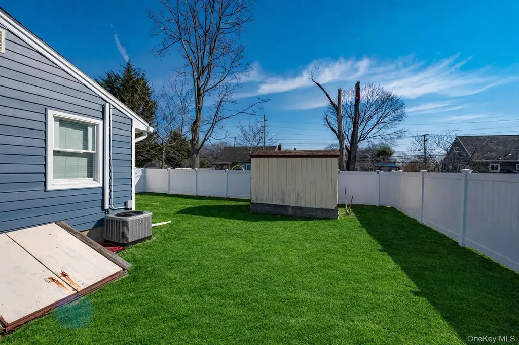 178 Spur Drive S Bay Shore NY 11706