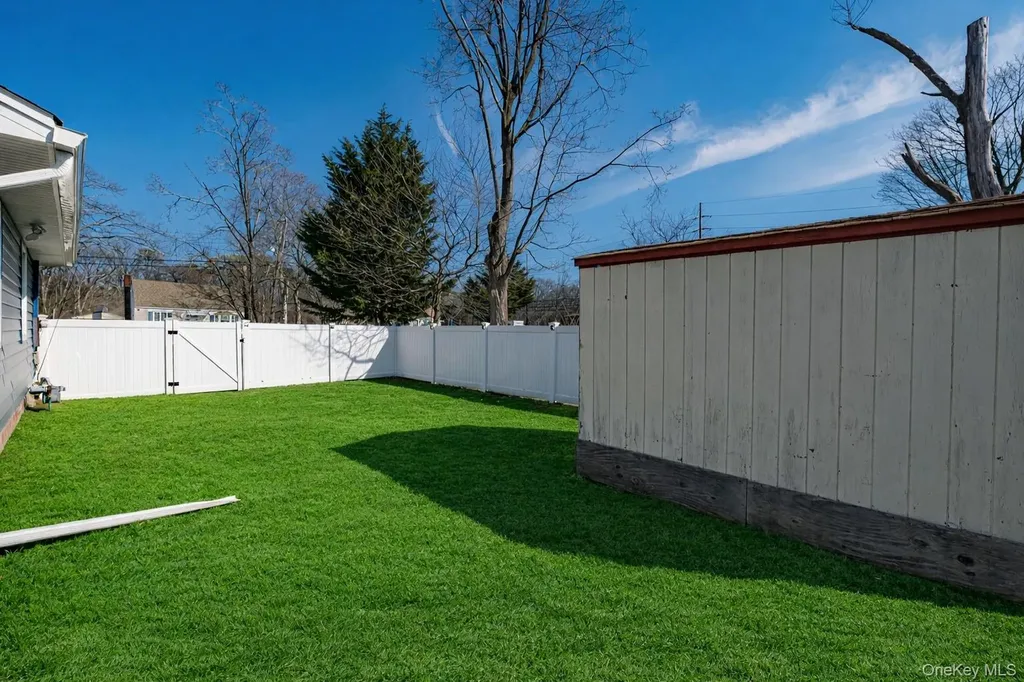 178 Spur Drive S Bay Shore NY 11706