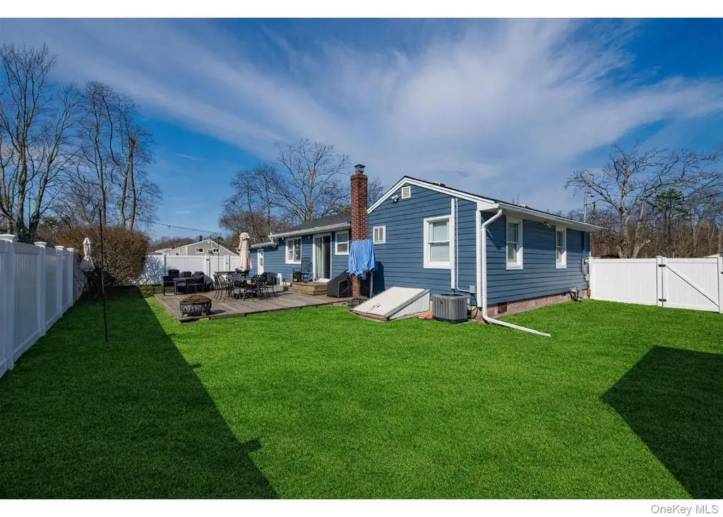 178 Spur Drive S Bay Shore NY 11706