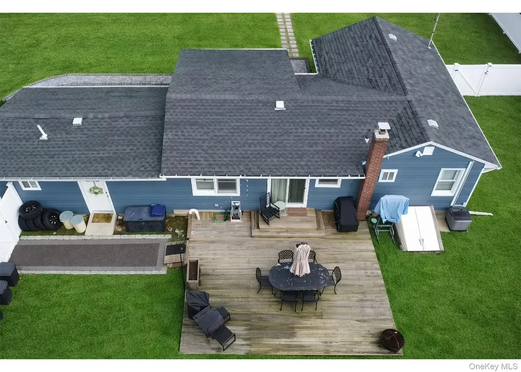 178 Spur Drive S Bay Shore NY 11706