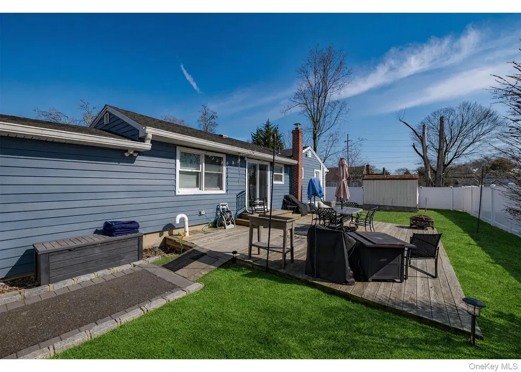 178 Spur Drive S Bay Shore NY 11706