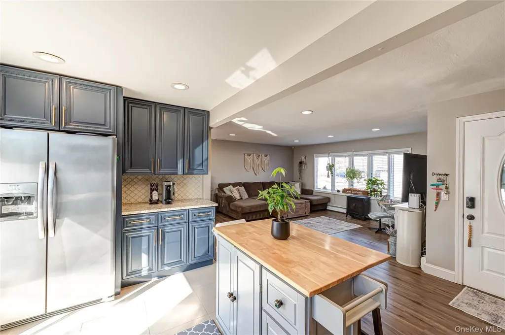 178 Spur Drive S Bay Shore NY 11706