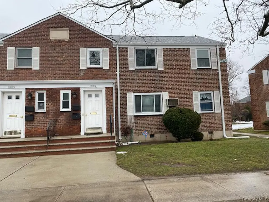 73-33 255th Glen Oaks NY 11004