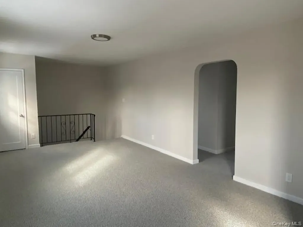 73-33 255th Glen Oaks NY 11004