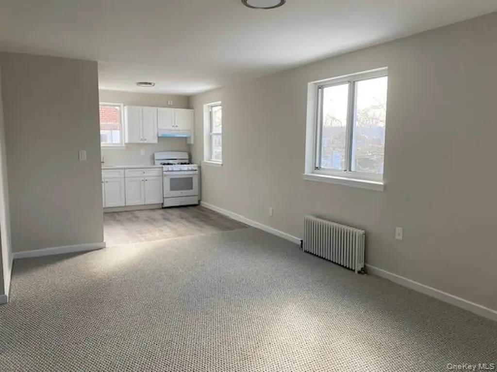 73-33 255th Glen Oaks NY 11004