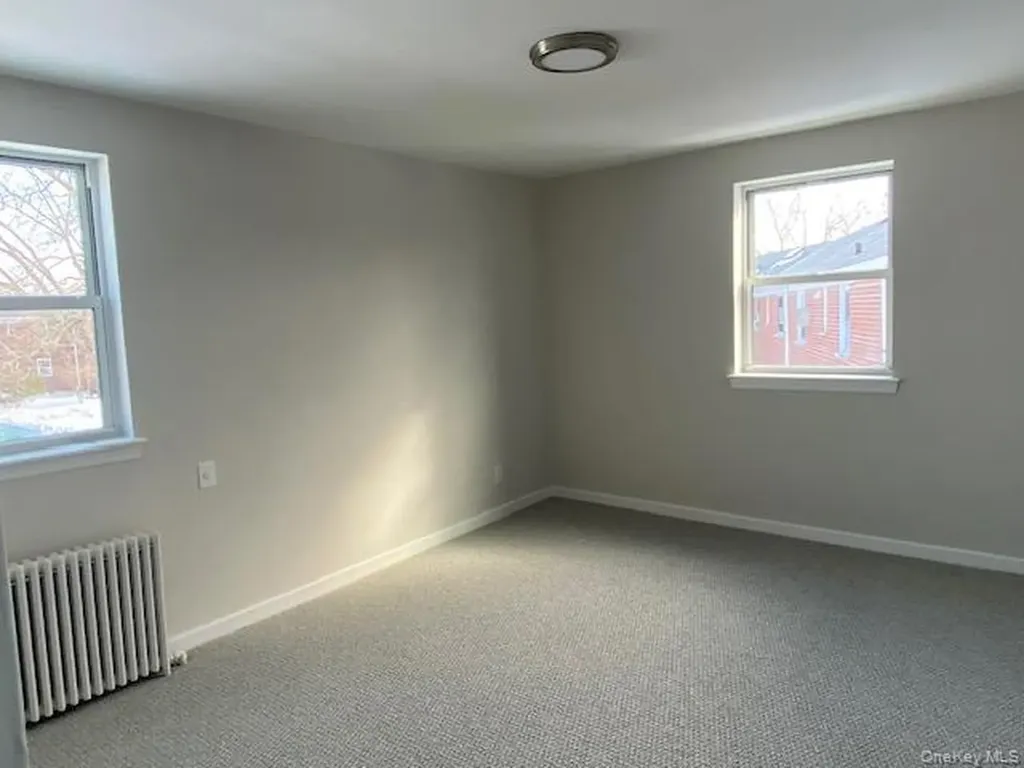 73-33 255th Glen Oaks NY 11004