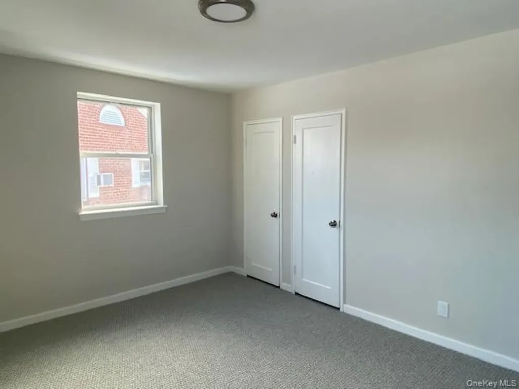 73-33 255th Glen Oaks NY 11004
