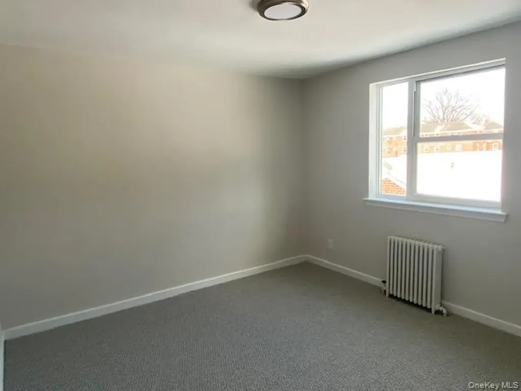 73-33 255th Glen Oaks NY 11004