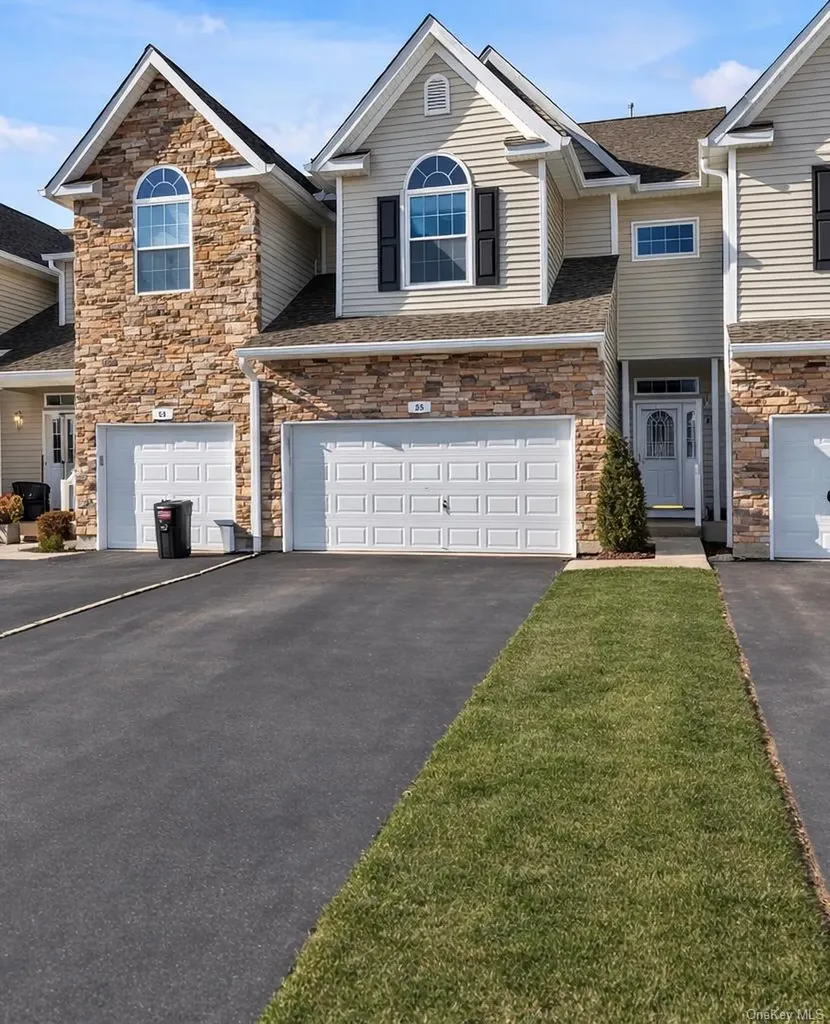 83 Manitou Trail Kings Park NY 11754