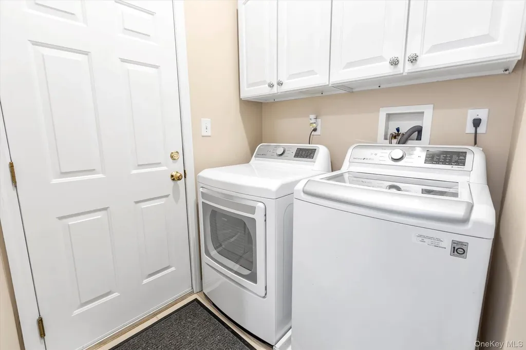 83 Manitou Trail Kings Park NY 11754