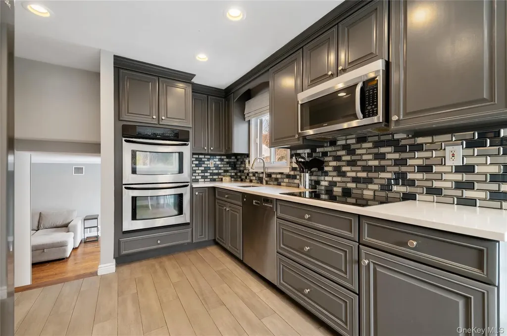 7 Rita Lane Plainview NY 11803