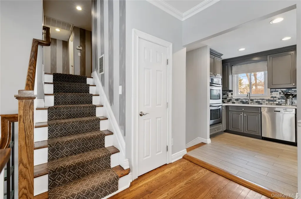7 Rita Lane Plainview NY 11803