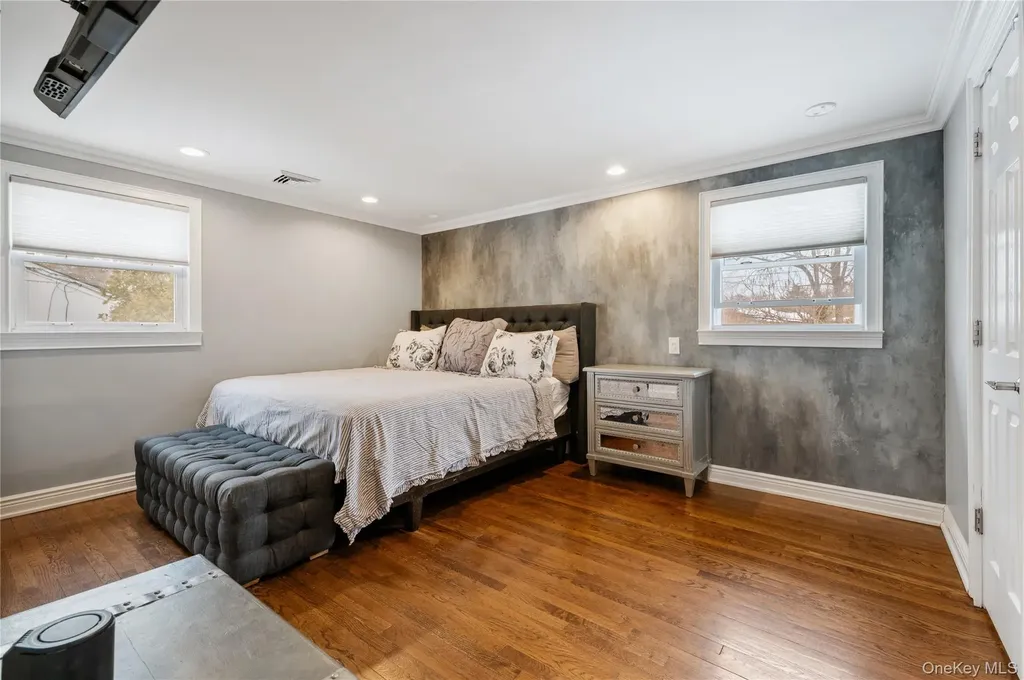 7 Rita Lane Plainview NY 11803