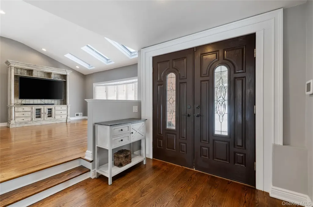 7 Rita Lane Plainview NY 11803