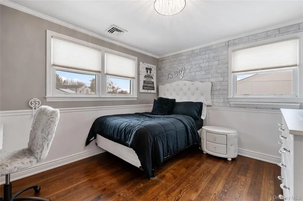7 Rita Lane Plainview NY 11803