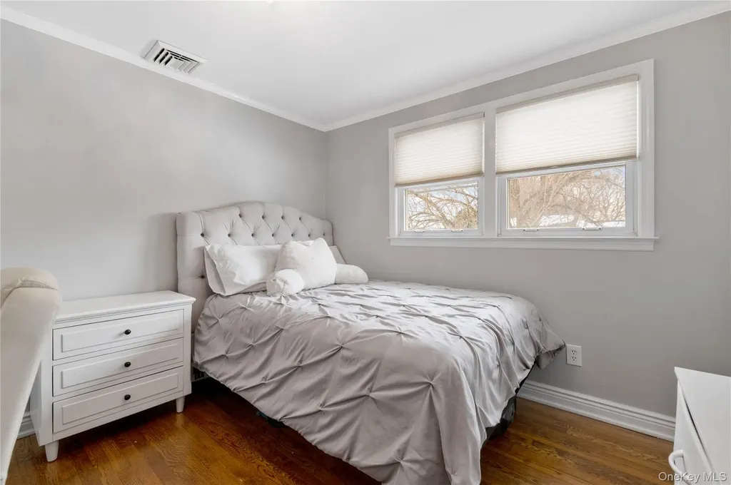 7 Rita Lane Plainview NY 11803