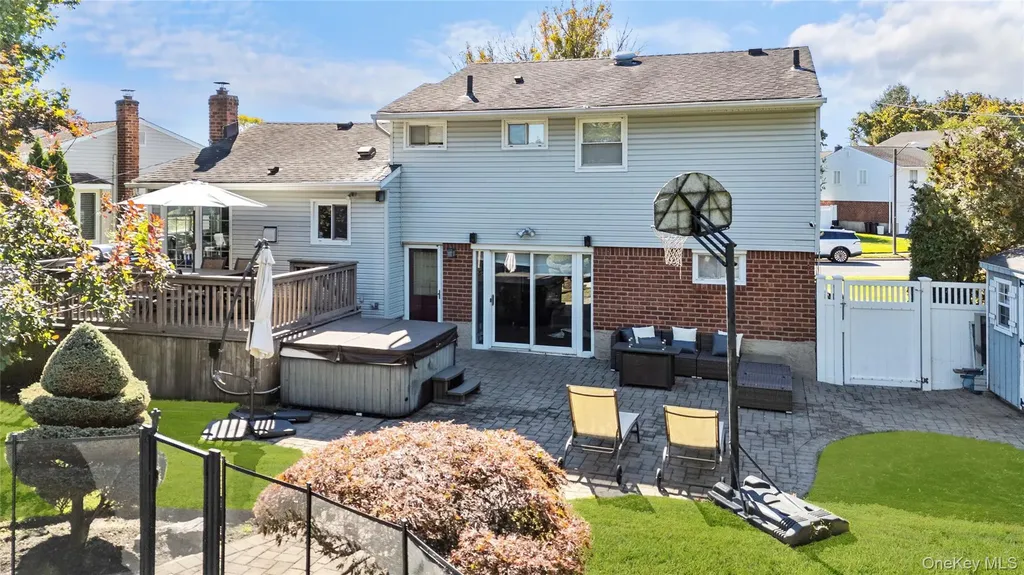 7 Rita Lane Plainview NY 11803