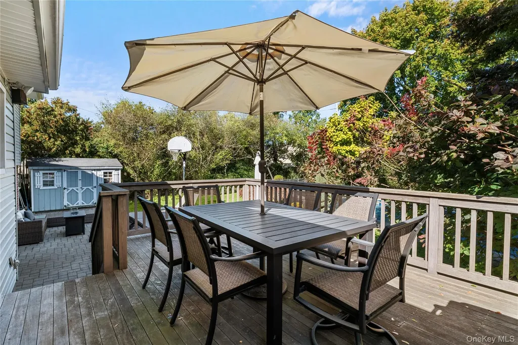 7 Rita Lane Plainview NY 11803