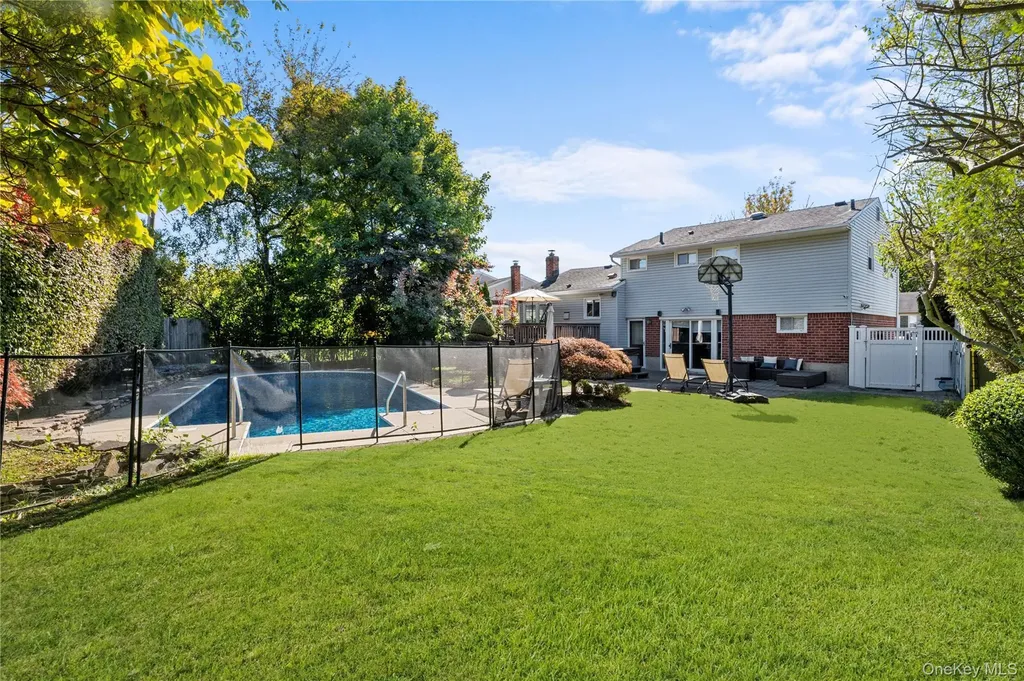 7 Rita Lane Plainview NY 11803