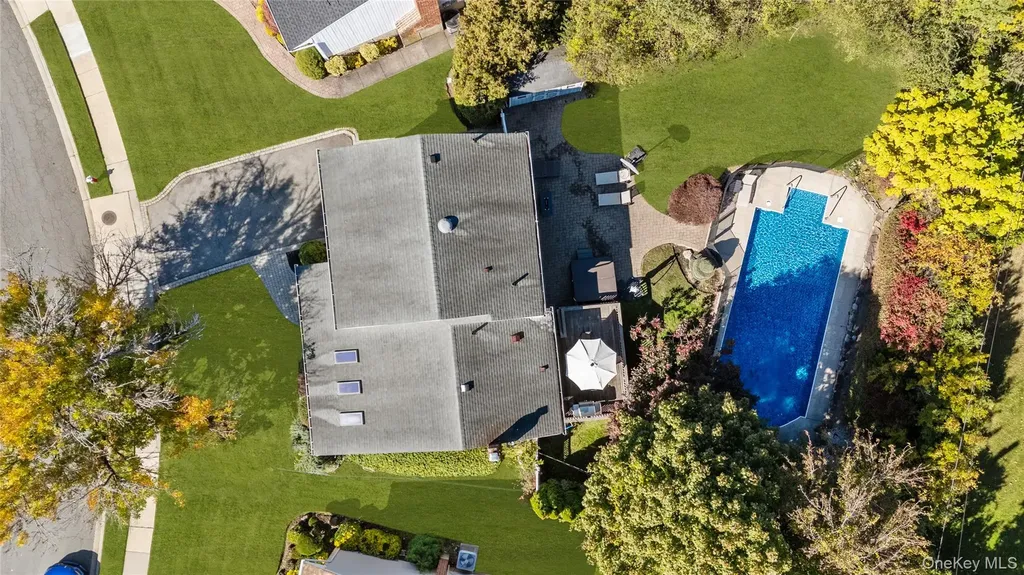 7 Rita Lane Plainview NY 11803