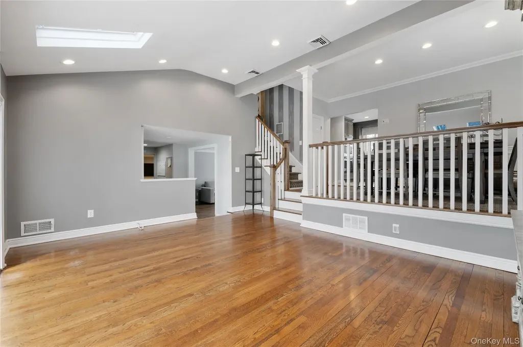 7 Rita Lane Plainview NY 11803