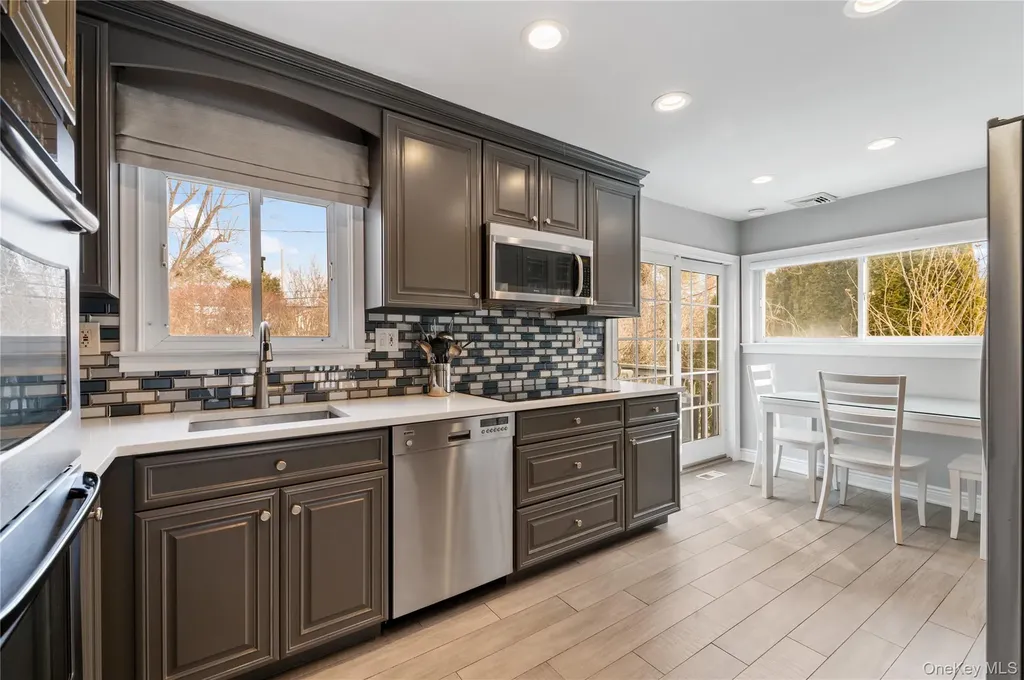7 Rita Lane Plainview NY 11803