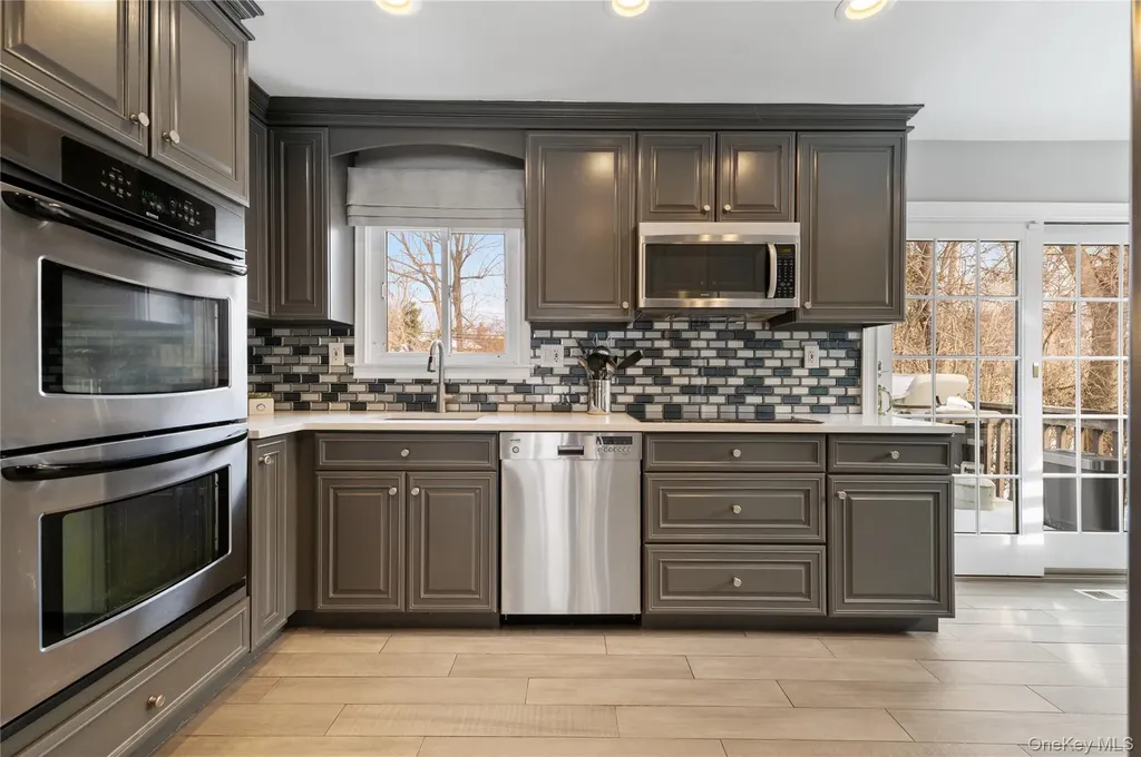 7 Rita Lane Plainview NY 11803