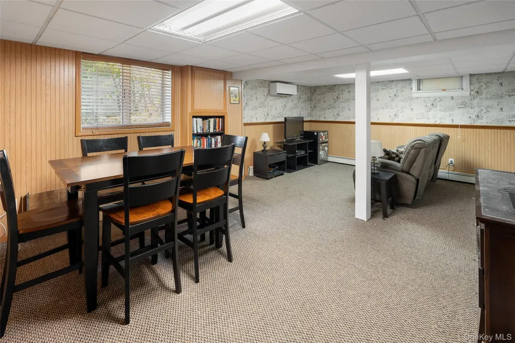 27 Summit Boulevard Westhampton NY 11977