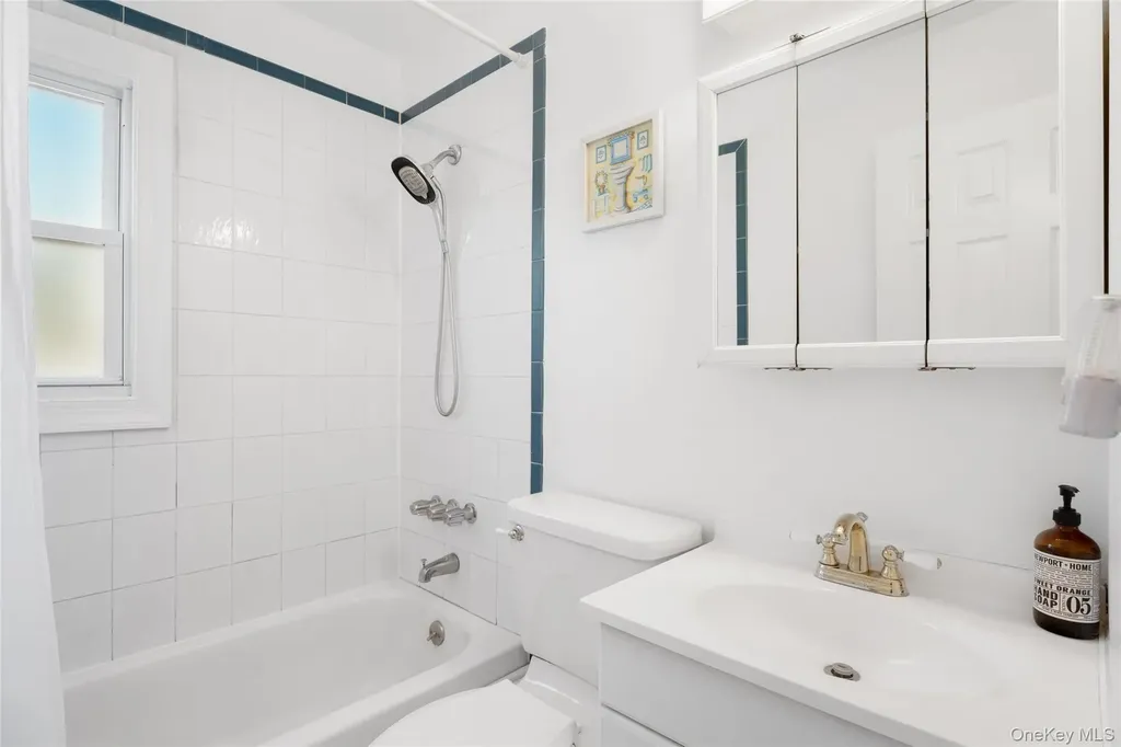 27 Summit Boulevard Westhampton NY 11977