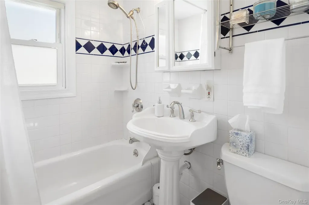 27 Summit Boulevard Westhampton NY 11977
