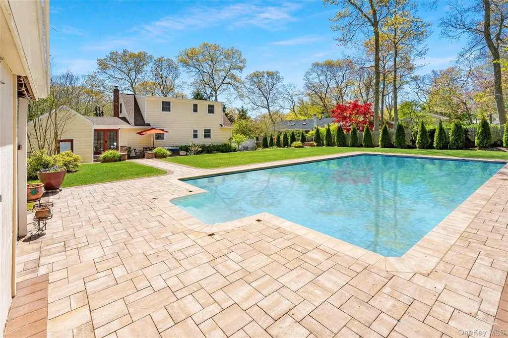 27 Summit Boulevard Westhampton NY 11977
