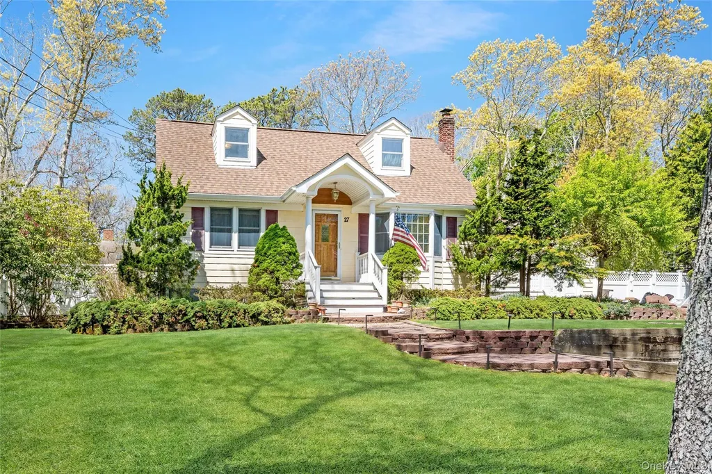 27 Summit Boulevard Westhampton NY 11977