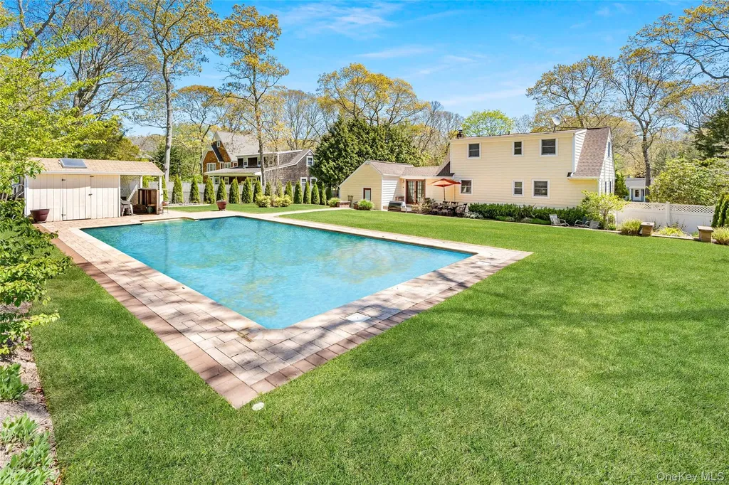27 Summit Boulevard Westhampton NY 11977