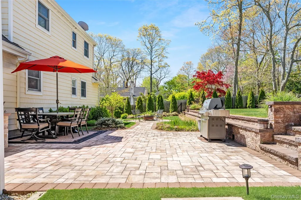 27 Summit Boulevard Westhampton NY 11977