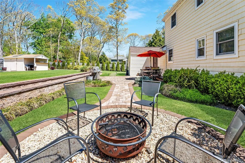 27 Summit Boulevard Westhampton NY 11977