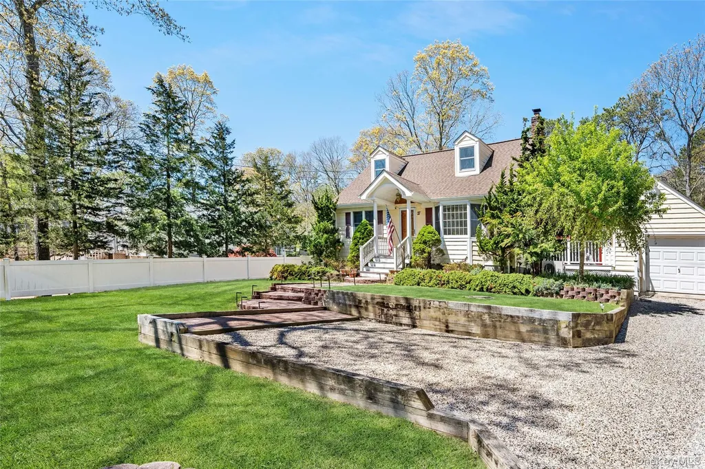27 Summit Boulevard Westhampton NY 11977