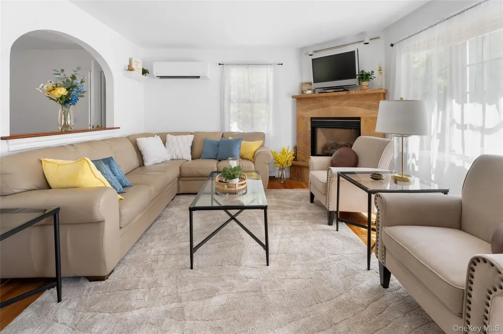 27 Summit Boulevard Westhampton NY 11977
